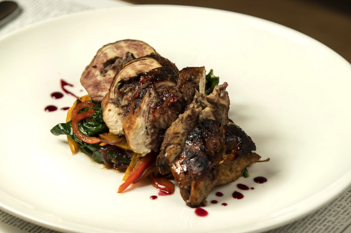 Secondo piatto di carne in abbinamento a Primitivo di Manduria