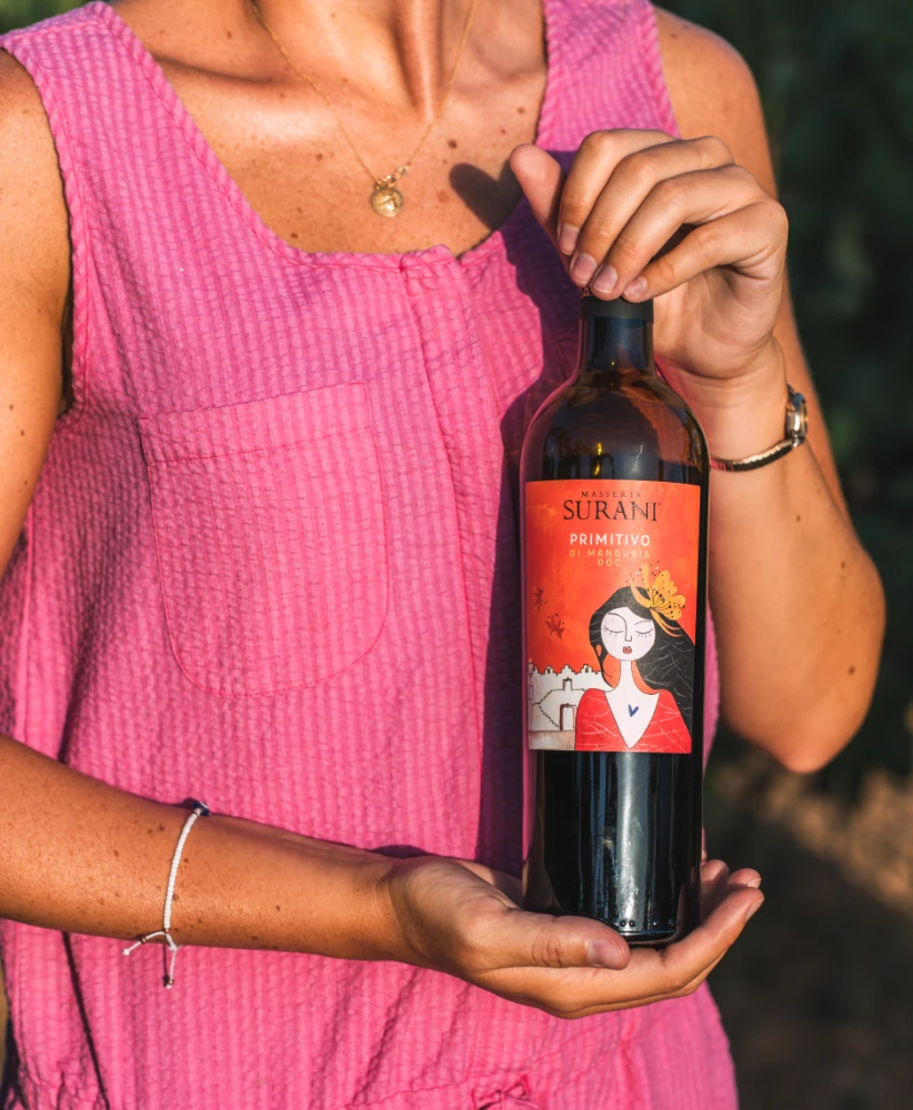 primitivo-manduria-surani-bottiglia-in-mano